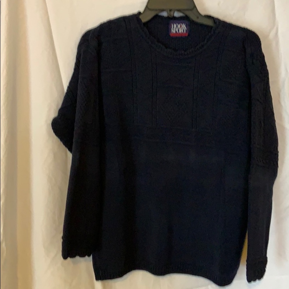 Men’s navy blue sweater